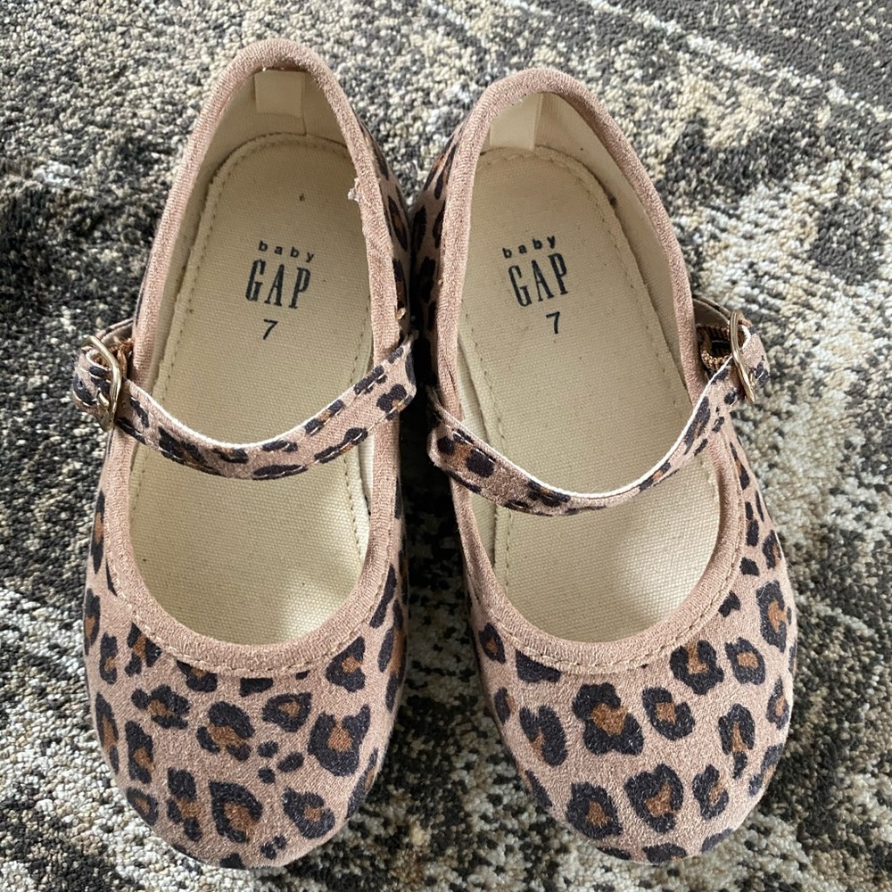 Gap slippers size 7